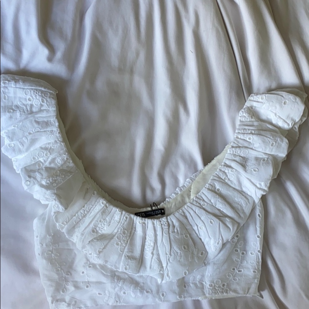 Embroidered eyelet crop top trf - Zara